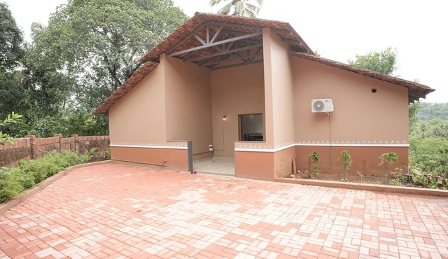 Riverfront Pale Resort Goa in Valpoy
