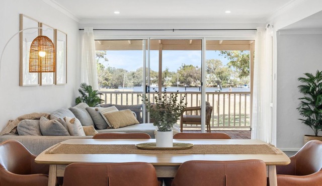 Riverside Bliss: Luxe Retreat in South Yunderup