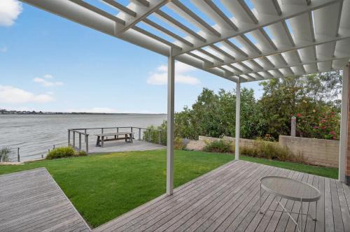 Riverside Retreat - Waterfront - Hindmarsh Island - Linen Included