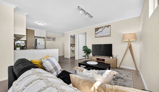 Rockingham 2BR Hideaway Near Shops & Beach