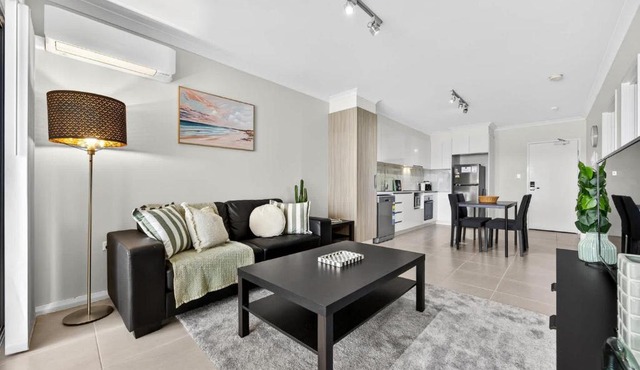 Rockingham Escape Stylish 2br Apt Near Beach and Shops