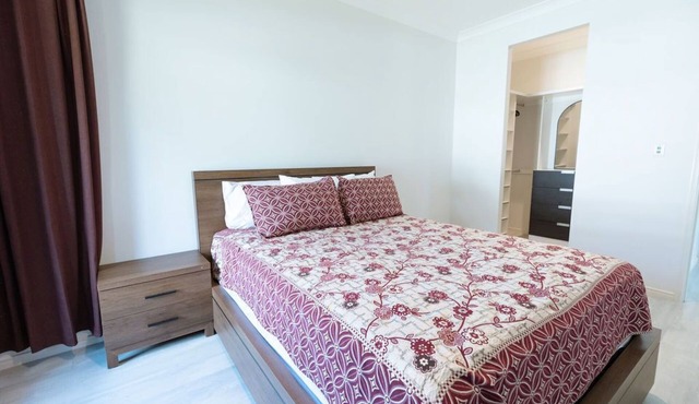 Romantic Suite - Private Entrance, Bathtub, TV