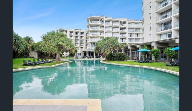 Rooftop Apartment - Heated Pool & Beach access