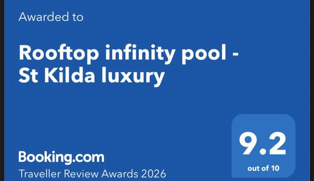 Rooftop infinity pool - St Kilda luxury