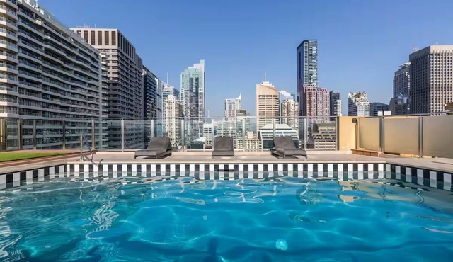 Rooftop Pool & Hyde Park Views: Renovated 14th Floor 1BR: CBD walk, gym, sauna in Darlinghurst