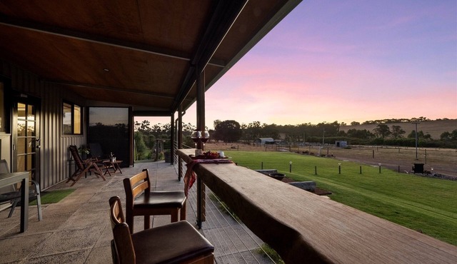 ROSA GLEN RETREAT - Rustic/Modern Impeccable, Creative. 15mins - Margaret River.