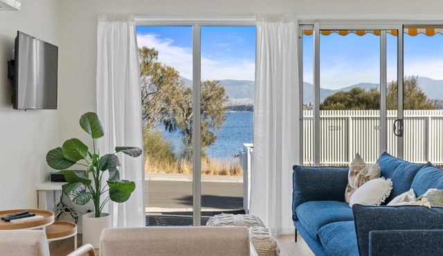 Rose Bay Riverfront - Dreamy Luxury by the Water