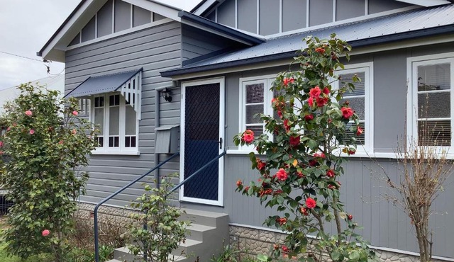 Rosellas on Corundum Cottage - treat yourself!