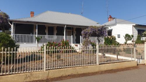 Roseneath Cottage