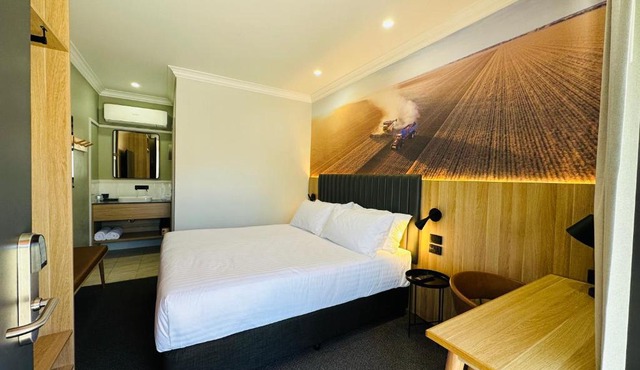 Royal Hotel-Motel