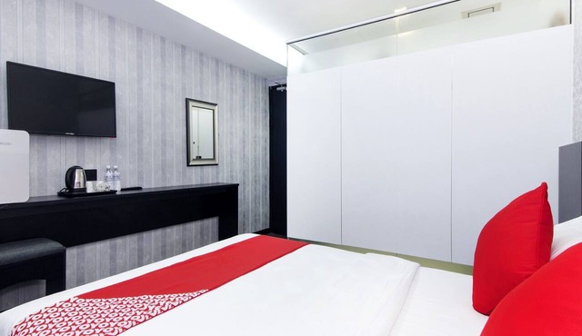 S Hotel