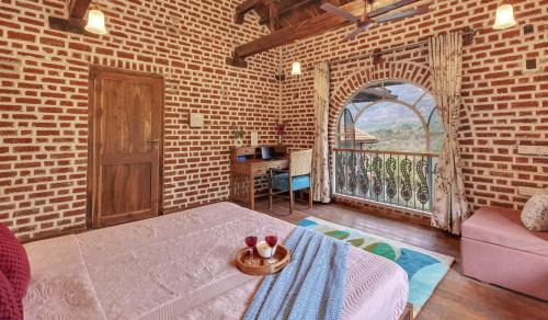 SaffronStays Brick Bastion in Jambrung