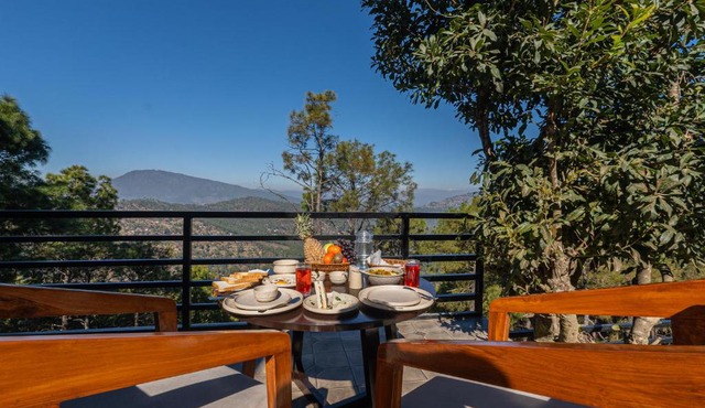 SaffronStays Nirvana Bloom Suite in Mukteshwar