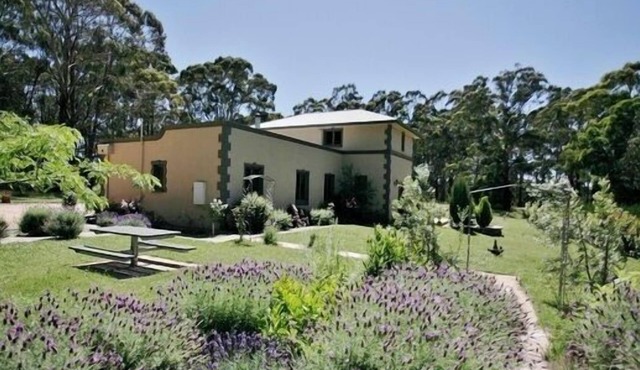 Sailors Falls Estate - Studio Apartment