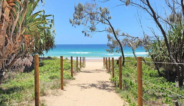 Saleng 51 - Three Bedroom Retro Beach Pad - 200 metres to Beach Access!