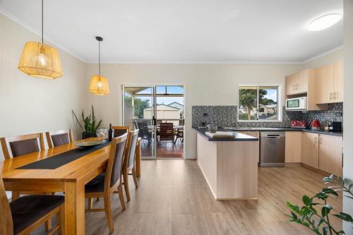 Salt & Stay - Laid-Back Comfort by the Beach
