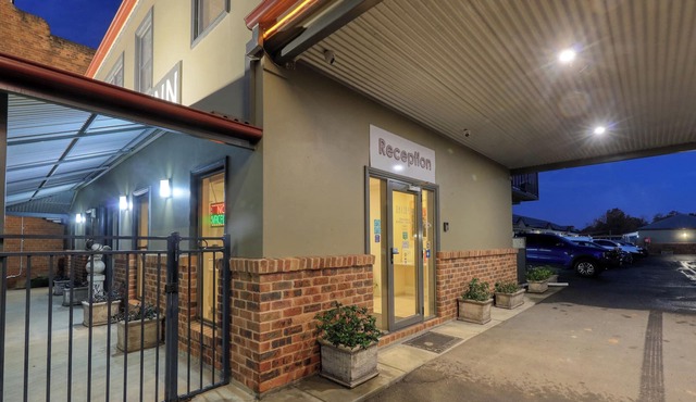 Saltbush Motor Inn
