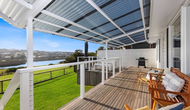 Saltwater House - Opposite the beach + lake