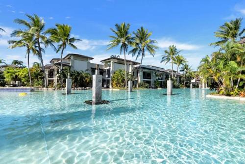 'Saltwater Studio' Experience Resort-style Bliss