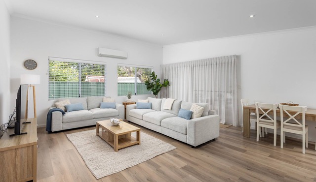 Saltwood Villa - Walk to the beach in minutes