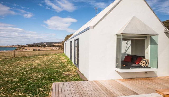 Saltworks Beach House - fun with family & friends