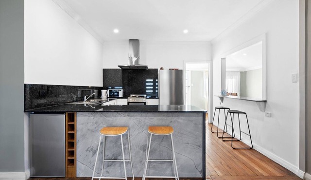 Salty Sea Cottage - Great Central Location