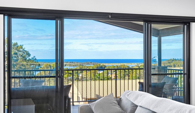 Sandoz House- Modern style, relaxed coastal vibes