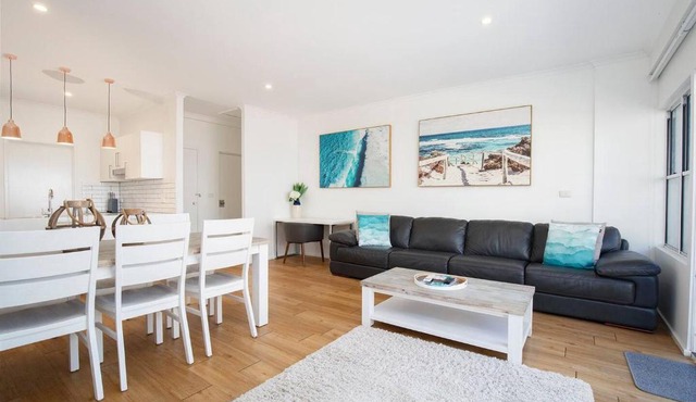 'Sandy Shores' A Spacious Newcastle Beach Escape