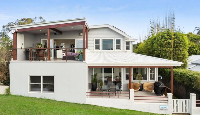 Sapphire Magic - Stunning waterfront retreat in the picturesque town of Urunga.