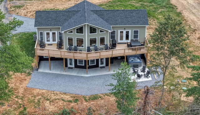 Scenic 4BR Riverfront Mountain Retreat in Luray