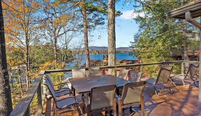 Scenic lakefront 4BR with water access & dock in Kattskill Bay