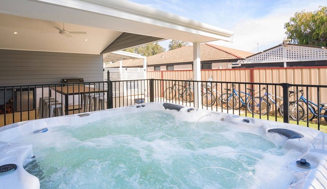 SEA BREEZE - Beachside Family Haven