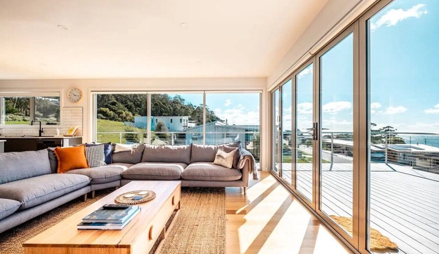 Sea Eagle Escape - Luxury Accommodation