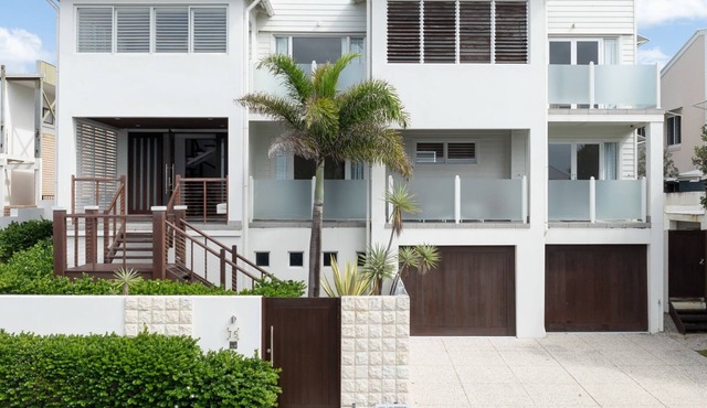 Sea Splash 75 Lorikeet Drive