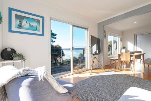 Seascape Cottage - Headland Stay near Whale Watching