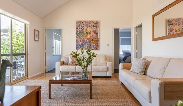 Seaside Apartment - Tranquil and Elegant Apartment Close to Beaches