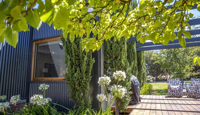 Seaside Retreat - Premium Luxe Accommodation: 3rd night complimentary: winter 26