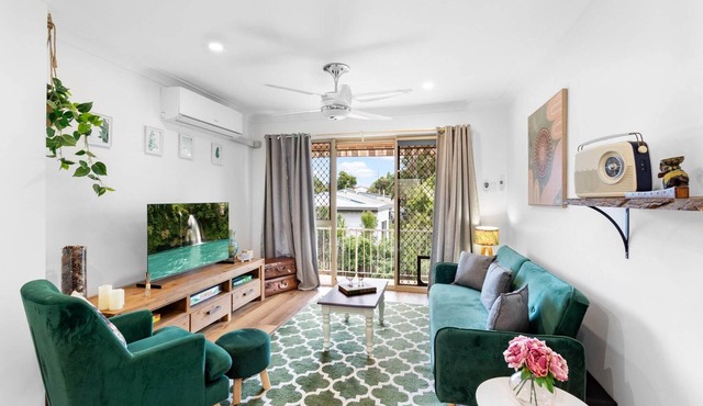 Seaside Serenity: Charming 2-Bedroom Getaway in Scarborough