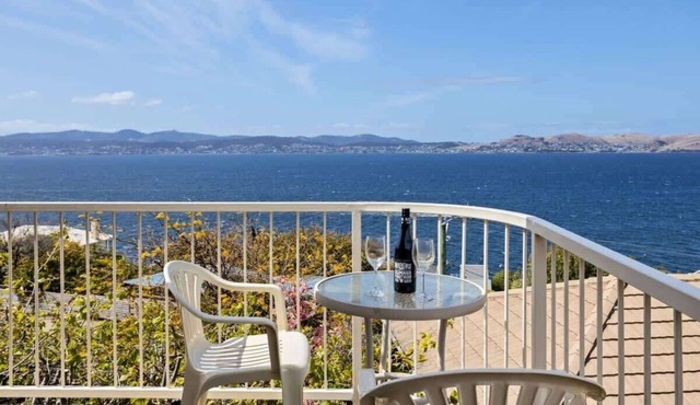 "Seaside Serenity" with views, Sleeps 9, 3 bath