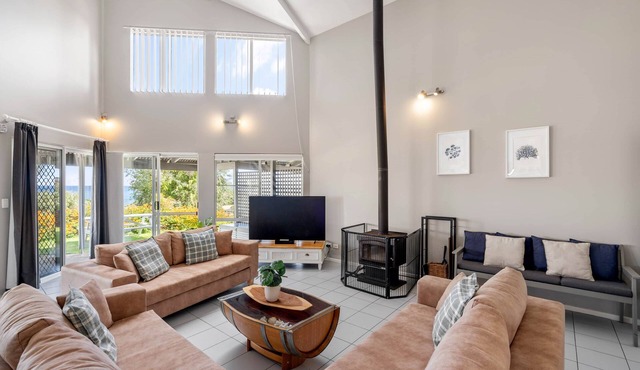Seaview Beach House by Peppy Beach Retreats® (10 Adults), Beach House