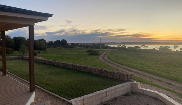 Seaview Escape - 3 bedrooms, sleeps 7