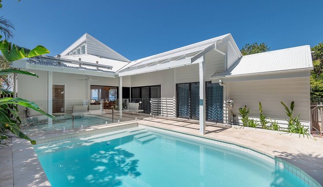 Seaviews at Sunshine Beach 4BR, Pool