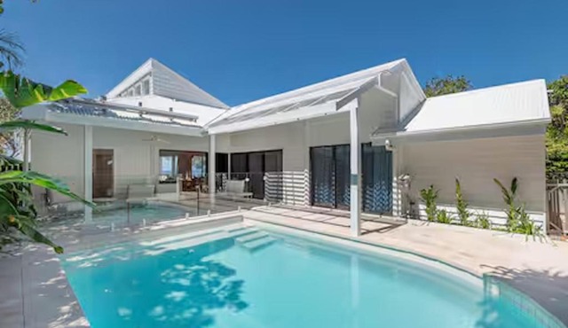 Seaviews at Sunshine Beach 4BR, Pool
