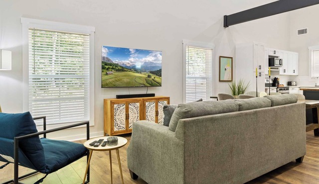 Secluded 3BR Cabin, Lake Access & Resort Perks in Westminster