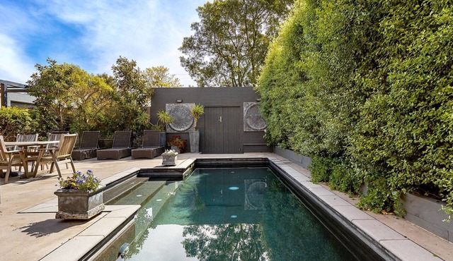 Secluded Luxury on Tower Hill