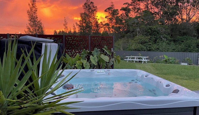 Secret Garden Retreat - Lake Mac | Fire Pit | Spa