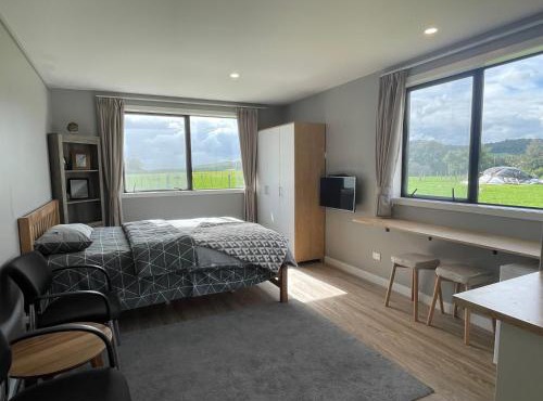 Self check-in studio with bathroom in Te Miro
