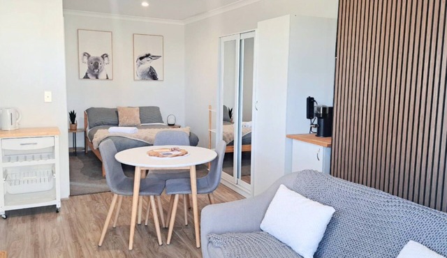 Self-Contained Studio in Kealy, Vasse – Private, Modern & Central- Vasse Apartment