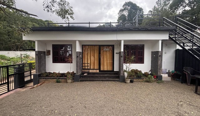 Serene 4-bedroom house in charming Suryanelli perfect for relaxing getaway in Suryanelli