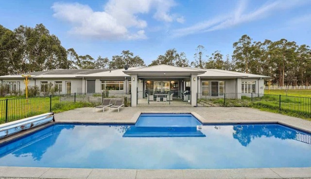 Serene Coastal Retreat in Hastings | 4BR + Pool